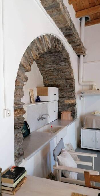 Koronos Naxos Mountain Retreat - Tiny House Build On Rock 아파트 외부 사진